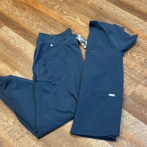 FIGS Navy Scrub Set – XL – Jogger Pants & V-Neck Top